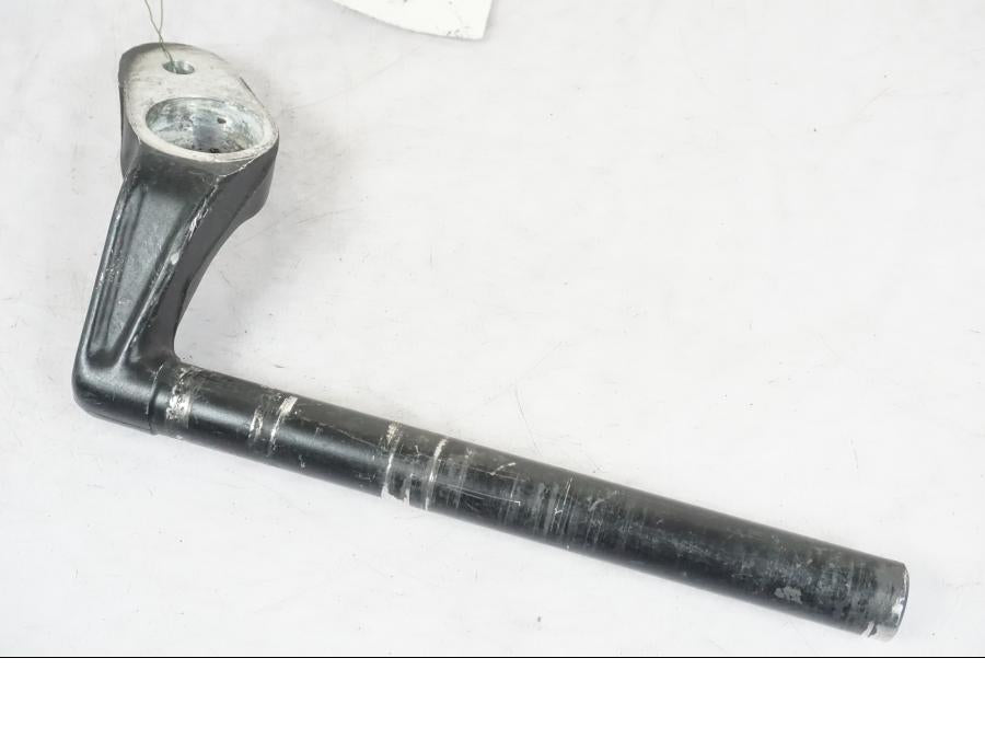 Snett nerifrån på Styre från en Suzuki GSX 400 -1983 motorcykel.