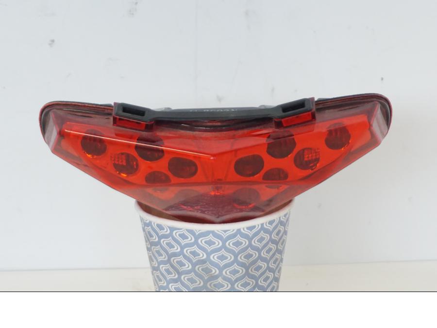 Framsidan på Baklampa från en Kawasaki ER-6N -2012 motorcykel.