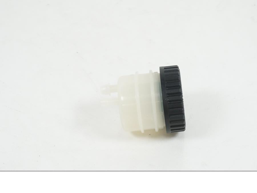 Framsidan på Bromsvätskebehållare från en BMW K 1100 LT -2000 motorcykel.