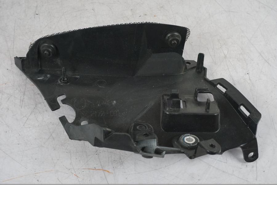 Snett uppifrån på Sidkåpa från en Yamaha MT-09 SP -2018 motorcykel.