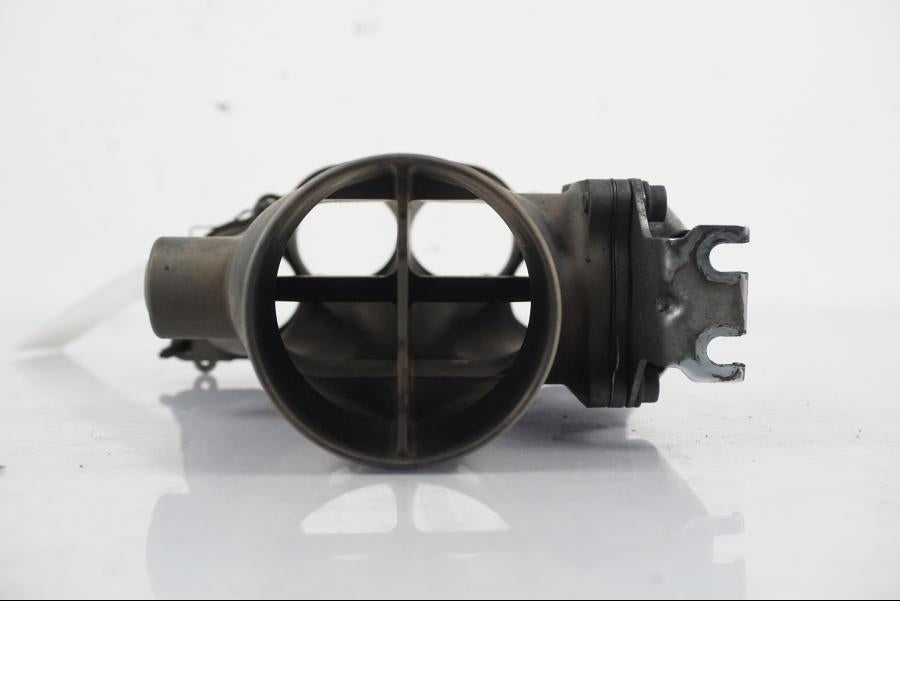 Snett uppifrån på Avgasspjäll från en Yamaha YZF 1000 R1 -2007 motorcykel.