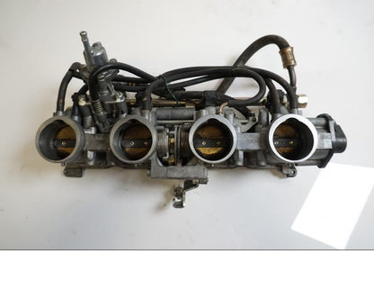 Framsidan på Spjällhus från en Honda CBR 900 RR -2000 motorcykel.