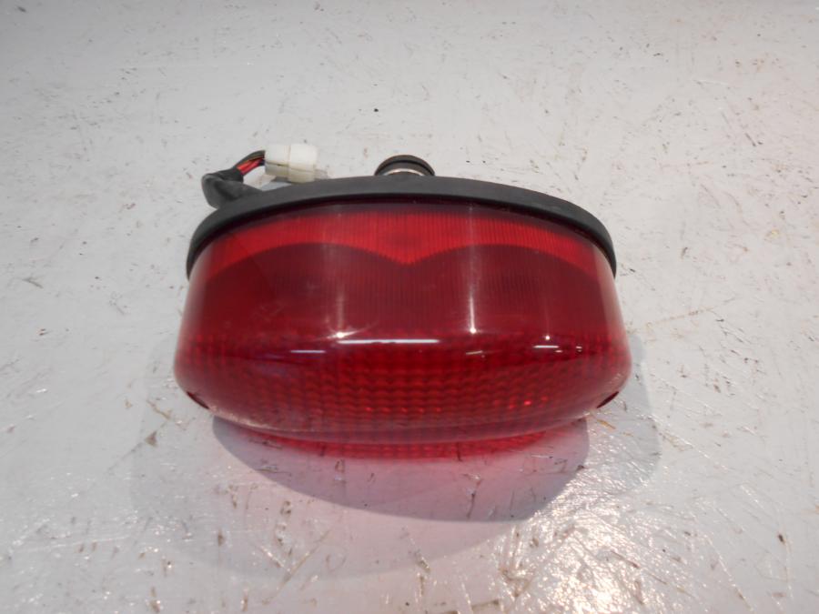 Framsidan på Baklampa från en Yamaha TDM 850 -1999 motorcykel.