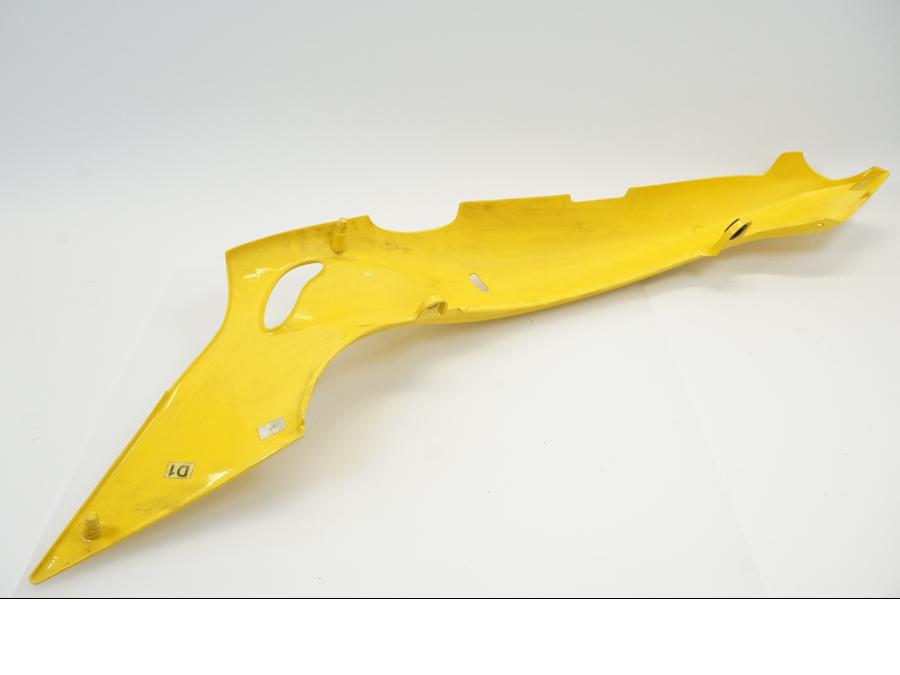 Snett uppifrån på Bakvinge från en Triumph Sprint RS -2004 motorcykel.