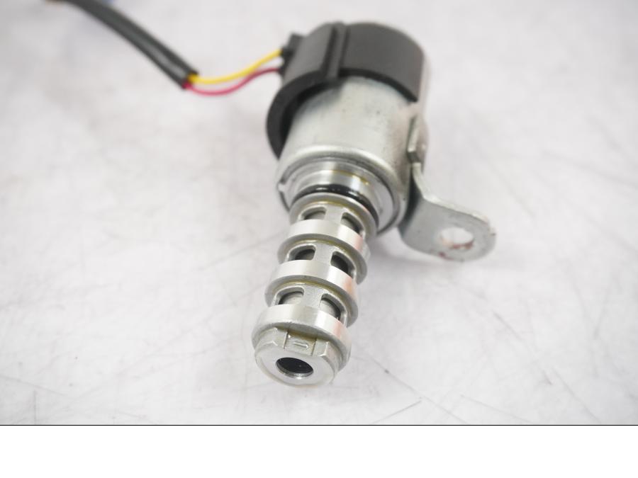 Baksidan på Kamaxel från en Ducati Multistrada 1260 -2020 motorcykel.