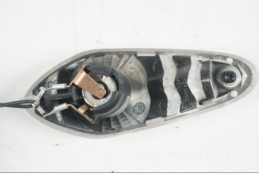 Vänster sida på Blinkers från en Ducati Hyperstrada -2013 motorcykel.