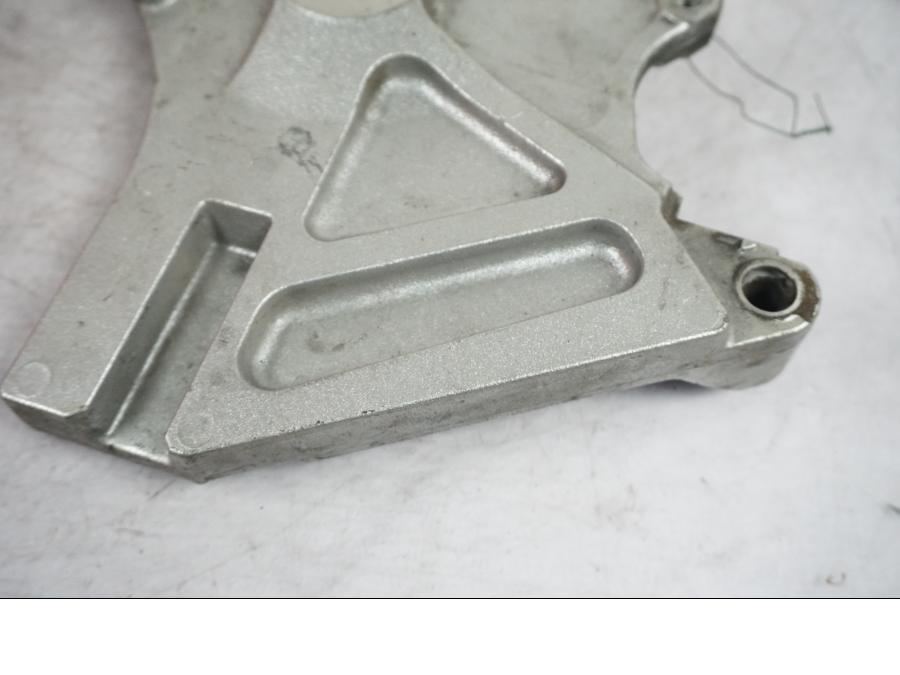 Vänster sida på Bromsoksfäste från en Kawasaki Z 1000 -2008 motorcykel.