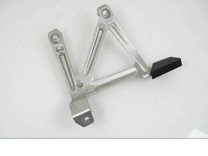 Baksidan på Fotpinnefäste från en BMW R 1250 GS -2017 motorcykel.