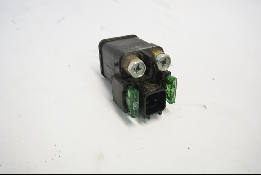 Framsidan på Startrelä från en Suzuki DL 1000 -2003 motorcykel.