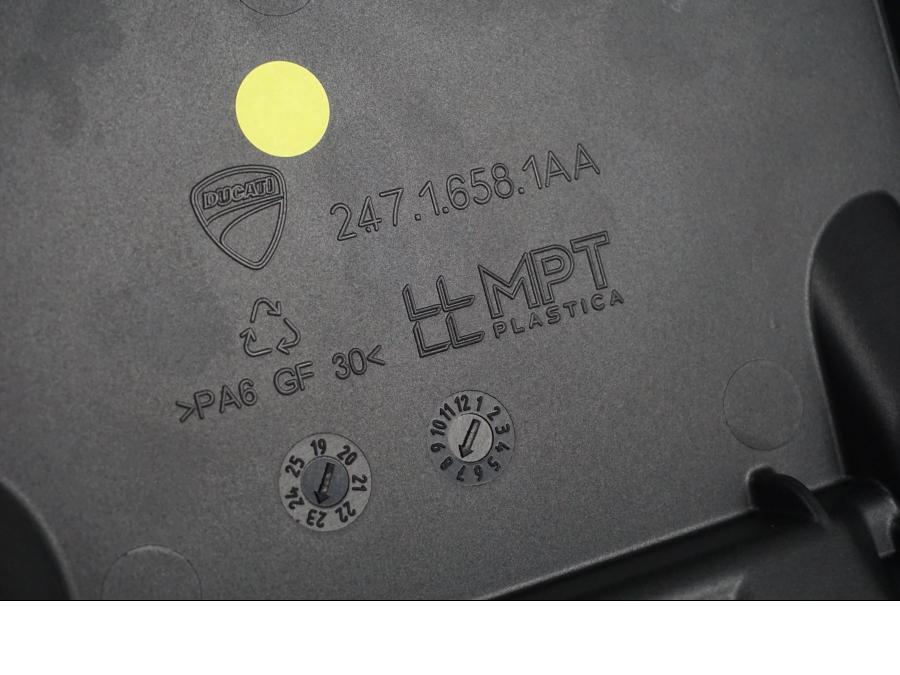 Baksidan på Luftburk från en Ducati Multistrada V4 -2024 motorcykel.