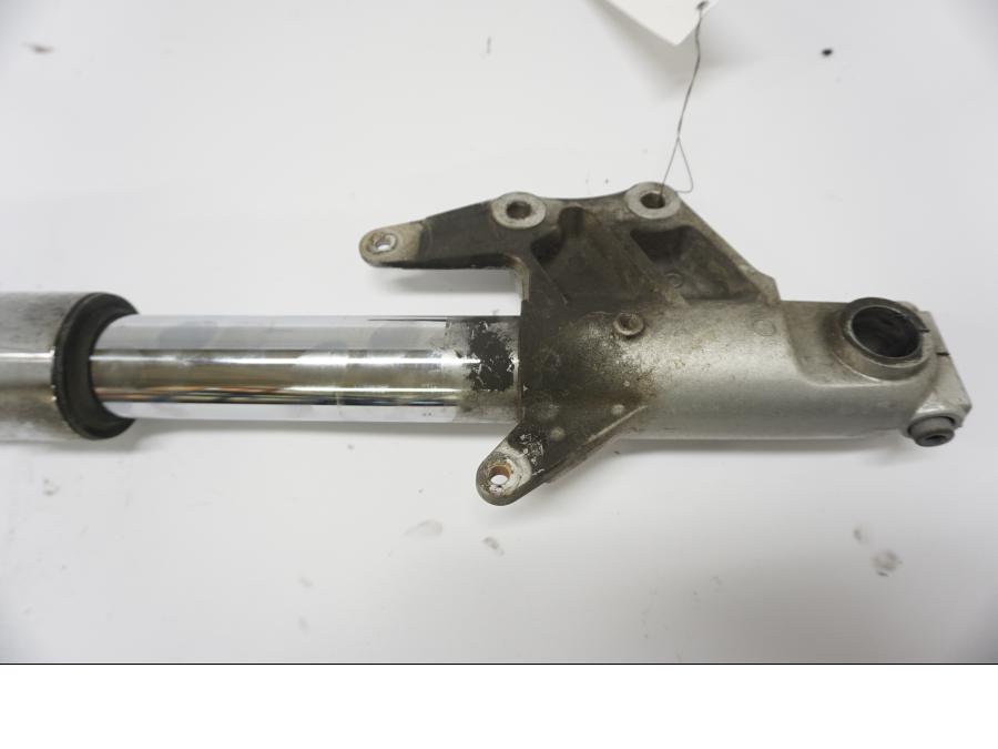 Vänster sida på Gaffelben från en Suzuki VZ 800 -1998 motorcykel.