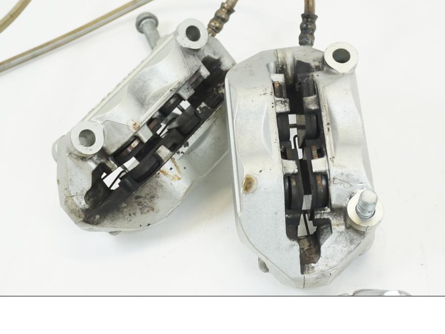 Snett nerifrån på Bromsok från en KTM 950 SM -2006 motorcykel.