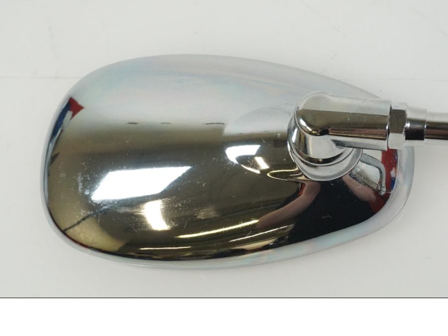 Snett nerifrån på Backspegel från en Yamaha XV 1700 -2004 motorcykel.