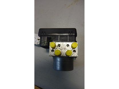 Framsidan på ABS Modulator från en BMW F 800 GT -2015 motorcykel.