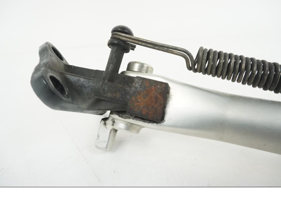 Höger sida på Sidostöd från en Triumph Speed Triple -2009 motorcykel.