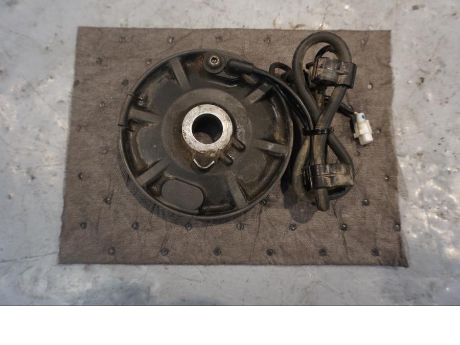 Framsidan på ABS givare från en Yamaha XT 1200 Z -2011 motorcykel.