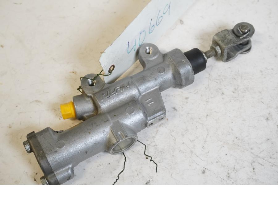 Framsidan på Bromshuvudcylinder från en Aprilia SXV 550 -2007 motorcykel.