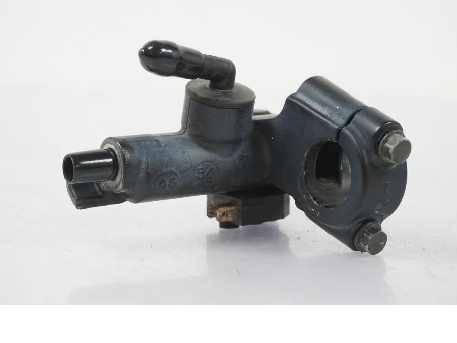 Vänster sida på Bromshuvudcylinder från en Suzuki SV 650 S -2005 motorcykel.