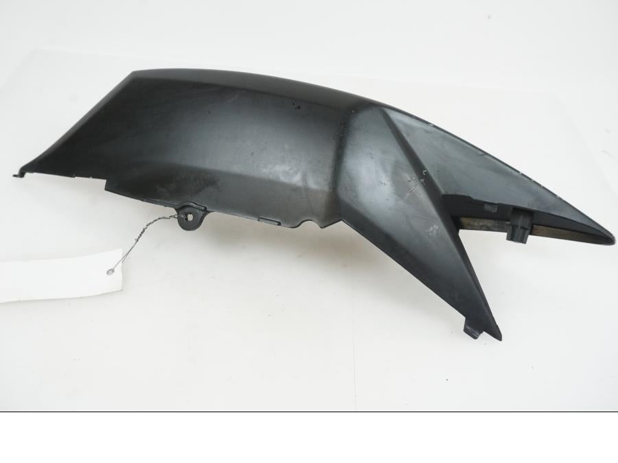 Snett uppifrån på Bakvinge från en Suzuki GSX-R 750 -2009 motorcykel.