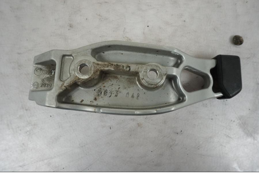 Framsidan på Sidoväskhållare från en BMW R 850 R -2004 motorcykel.