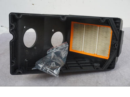 Vänster sida på Luftburk från en KTM 1290 Super Adventure S -2022 motorcykel.