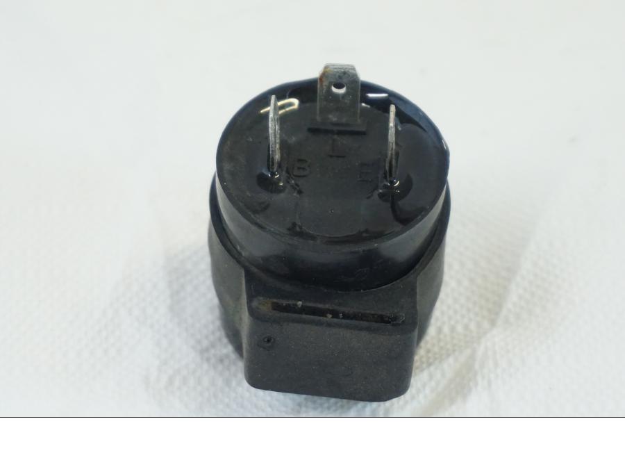 Baksidan på Blinkersrelä från en Triumph Daytona 675 -2010 motorcykel.