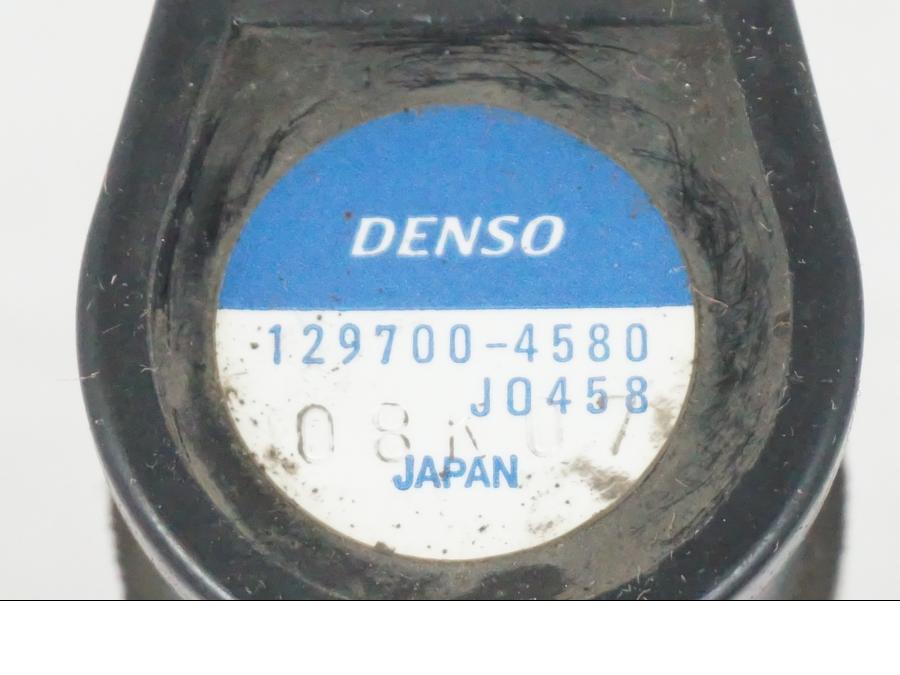 Snett nerifrån på Tändspole från en Kawasaki ER-6F -2010 motorcykel.