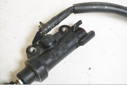 Vänster sida på Bromshuvudcylinder från en Yamaha XJR 1300 -2005 motorcykel.