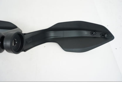 Vänster sida på Handskydd från en Ducati Desert X -2023 motorcykel.