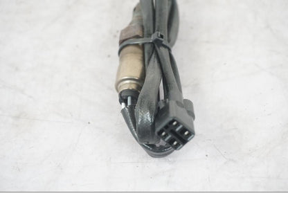 Vänster sida på Lambdasond från en KTM 1290 Super Adventure S -2022 motorcykel.