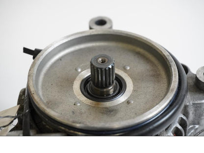 Baksidan på Generator från en Yamaha YZF 1000 R -2001 motorcykel.