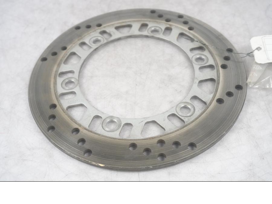 Framsidan på Bromsskiva från en Kawasaki GPX 600 -1993 motorcykel.