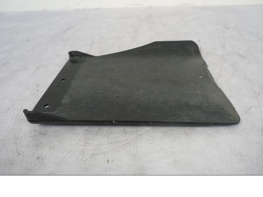 Baksidan på Stänkskydd från en Honda VTR 1000 F -1997 motorcykel.