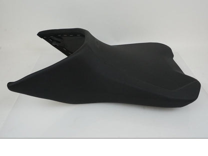 Höger sida på Sadel från en KTM 1290 Super Duke -2022 motorcykel.