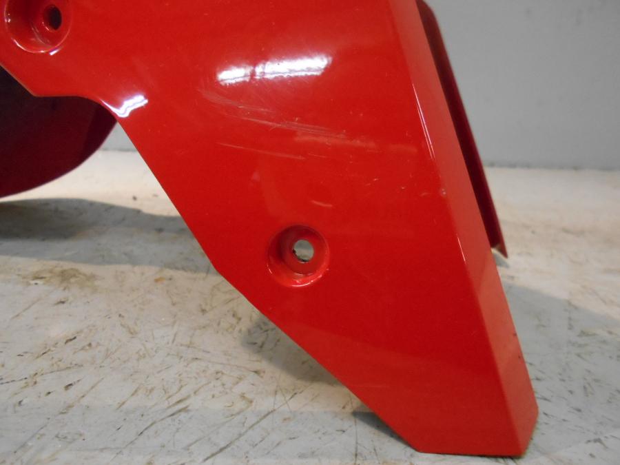 Snett uppifrån på Framskärm från en BMW S 1000 R -2017 motorcykel.