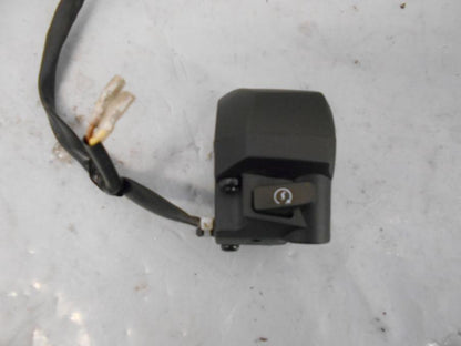 Framsidan på Styrelreglage från en Yamaha YS 125 -2017 motorcykel.