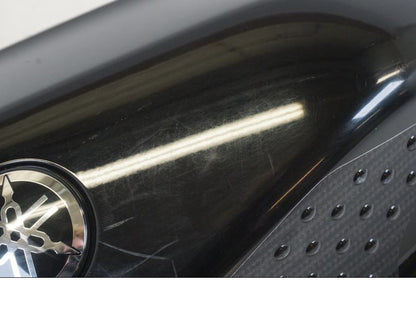 Höger sida på Tankkåpa från en Yamaha YZF R7 -2022 motorcykel.