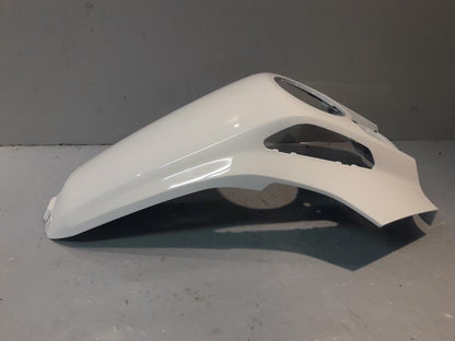 Baksidan på Bensintankskåpa från en BMW R 1200 GS -2016 motorcykel.