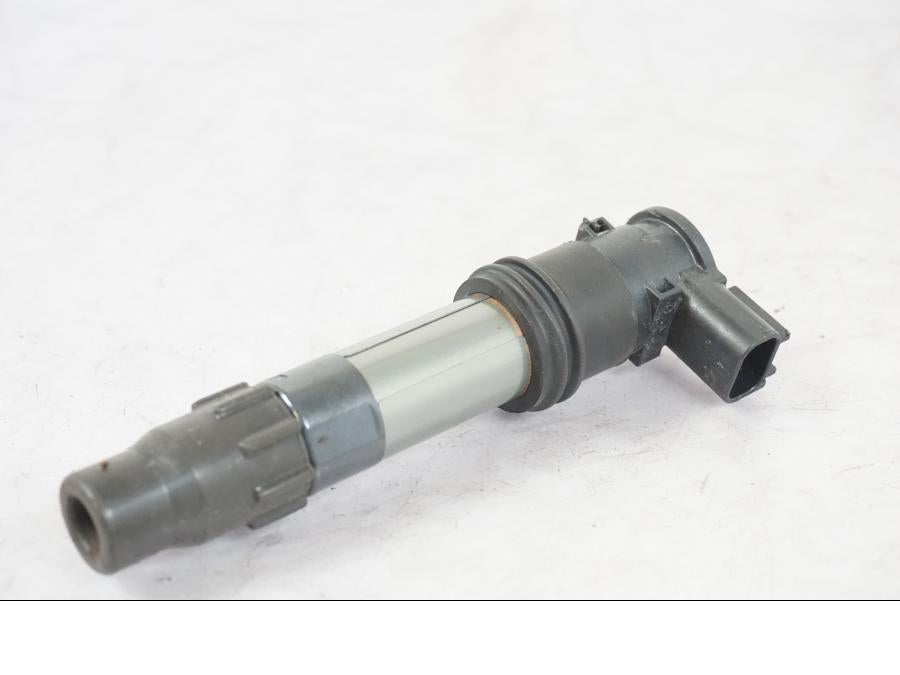 Baksidan på Tändspole från en Suzuki GSX-S 1000 -2017 motorcykel.