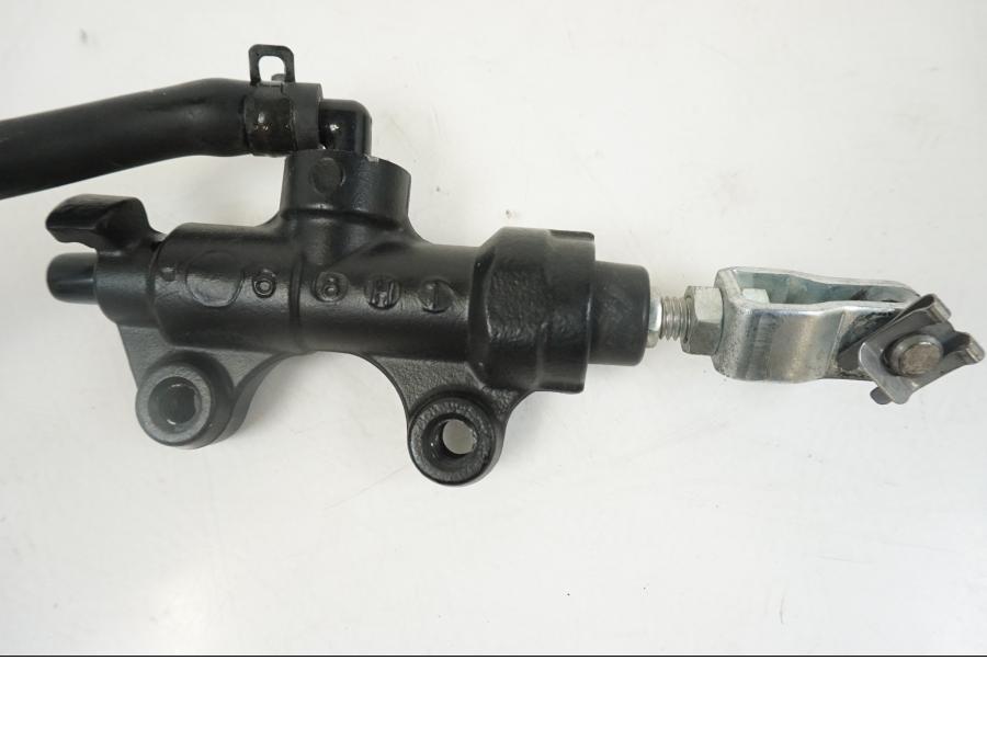 Extrabild1 på Bromshuvudcylinder från en Triumph Speed Triple -2009 motorcykel.