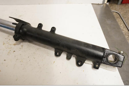 Snett uppifrån på Gaffelben från en Triumph Daytona 600 -2003 motorcykel.