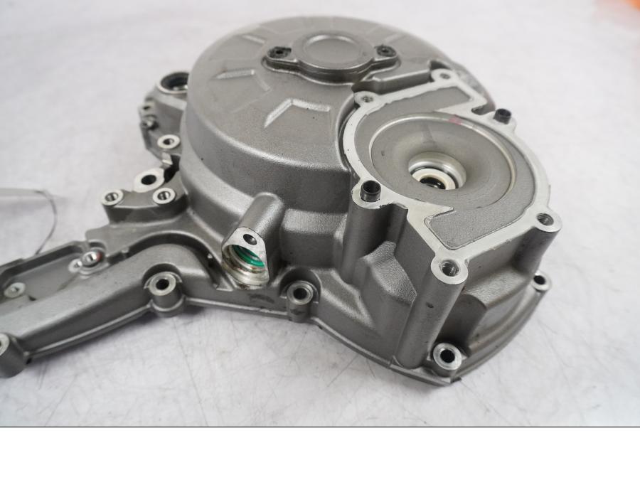 Baksidan på Generatorkåpa från en Ducati Multistrada 1260 -2020 motorcykel.