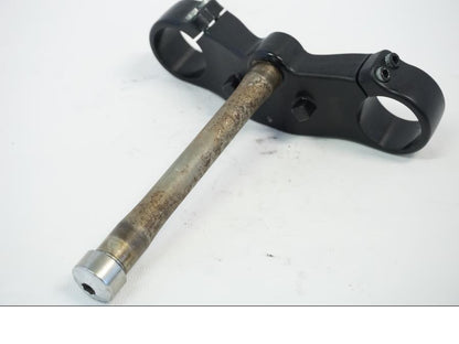 Vänster sida på Gaffelkrona från en Buell XB9S -2003 motorcykel.