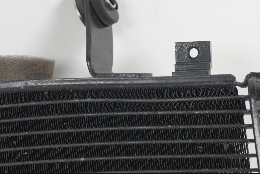 Höger sida på Vattenkyl från en Yamaha YZF 1000 R1 -2007 motorcykel.