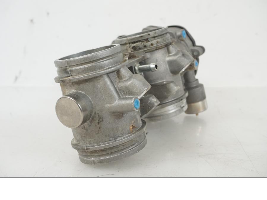 Vänster sida på Spjällhus från en BMW F 750 GS -2019 motorcykel.