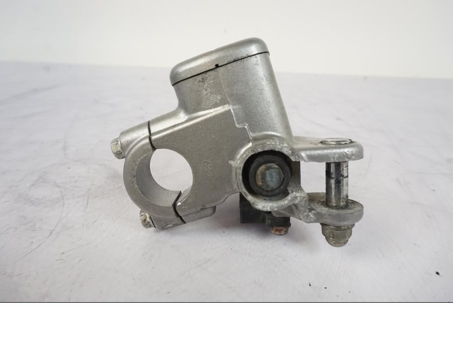 Höger sida på Bromshuvudcylinder från en Honda VFR 750 -1994 motorcykel.