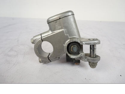 Höger sida på Bromshuvudcylinder från en Honda VFR 750 -1994 motorcykel.