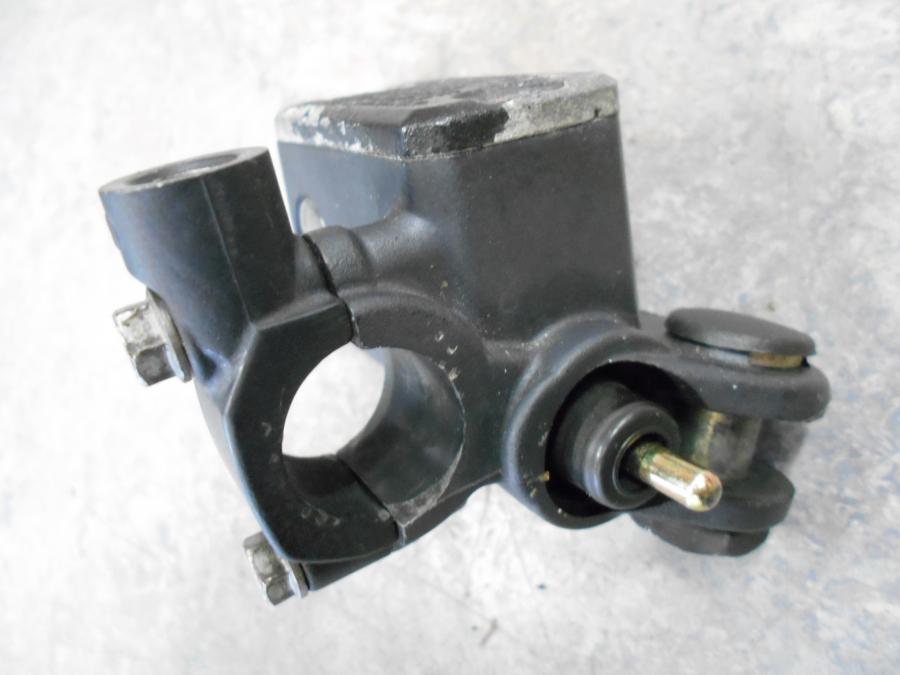 Höger sida på Bromshuvudcylinder från en Husaberg FE 02 -2004 motorcykel.