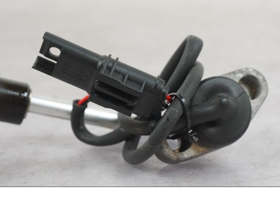 Höger sida på Oljenivågivare från en BMW K 1600 GTL -2015 motorcykel.