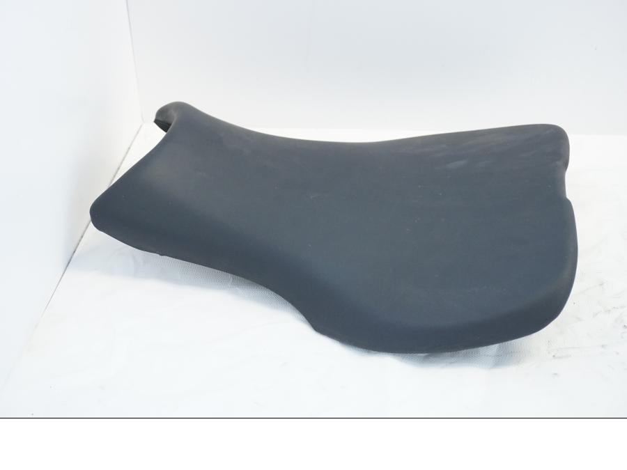 Baksidan på Sadel från en Triumph Daytona 675 -2010 motorcykel.